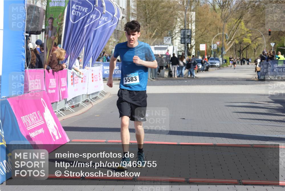 12.04.2026 - 45. Internationalen Wilhelmsburger Insellauf Strokosch-Dieckow http://msf.ph/oto/9469755 12.04.2026 11:24:01 Ziel 2555, 5583 meine-sportfotos.de