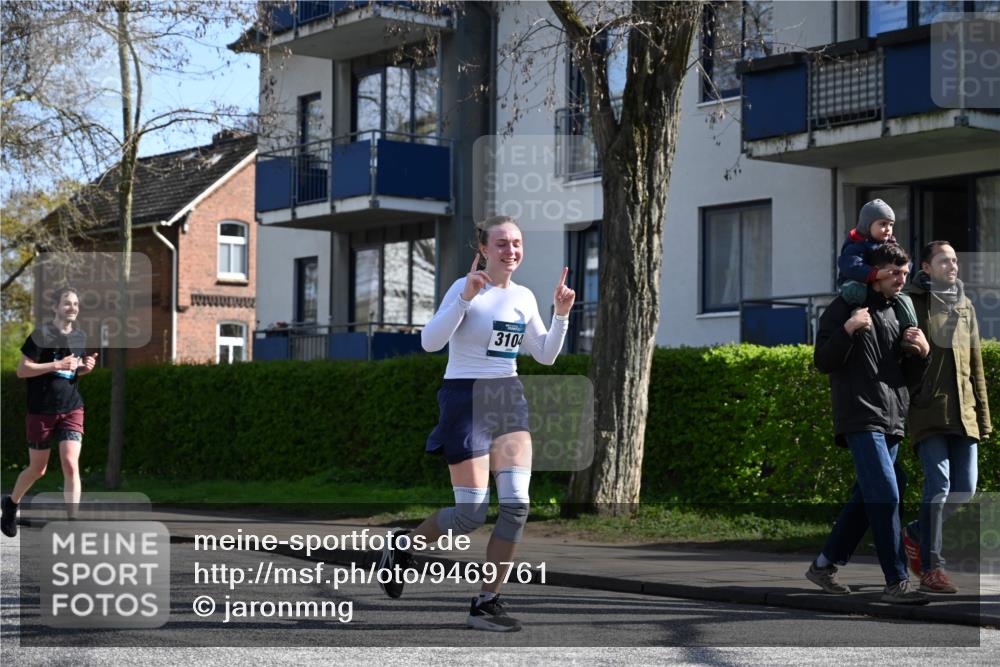 12.04.2026 - 45. Internationalen Wilhelmsburger Insellauf J. Mangold http://msf.ph/oto/9469761 12.04.2026 11:18:37 Ziel 4582, 4586, 2385, 3633, 3096, 3421, 2322, 4148, 4147, 3104, 4151, 2960, 2471 meine-sportfotos.de