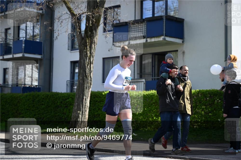 12.04.2026 - 45. Internationalen Wilhelmsburger Insellauf J. Mangold http://msf.ph/oto/9469774 12.04.2026 11:18:37 Ziel 4582, 4586, 2385, 3633, 3096, 3421, 2322, 4148, 4147, 3104, 4151, 2960, 2471 meine-sportfotos.de
