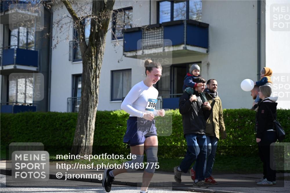 12.04.2026 - 45. Internationalen Wilhelmsburger Insellauf J. Mangold http://msf.ph/oto/9469775 12.04.2026 11:18:37 Ziel 4582, 4586, 2385, 3633, 3096, 3421, 2322, 4148, 4147, 3104, 4151, 2960, 2471 meine-sportfotos.de