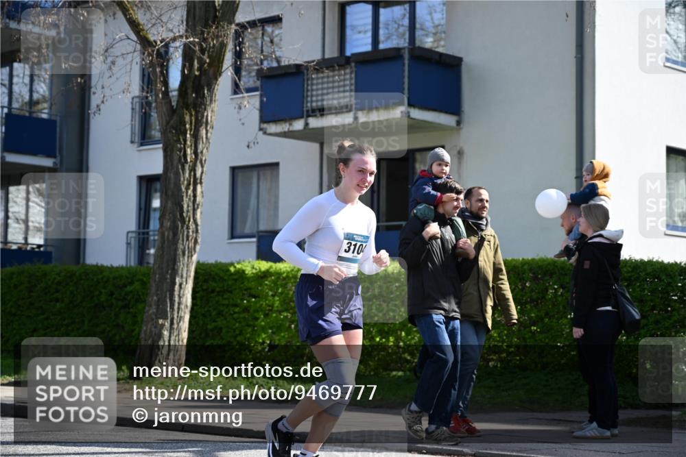 12.04.2026 - 45. Internationalen Wilhelmsburger Insellauf J. Mangold http://msf.ph/oto/9469777 12.04.2026 11:18:37 Ziel 4582, 4586, 2385, 3633, 3096, 3421, 2322, 4148, 4147, 3104, 4151, 2960, 2471 meine-sportfotos.de
