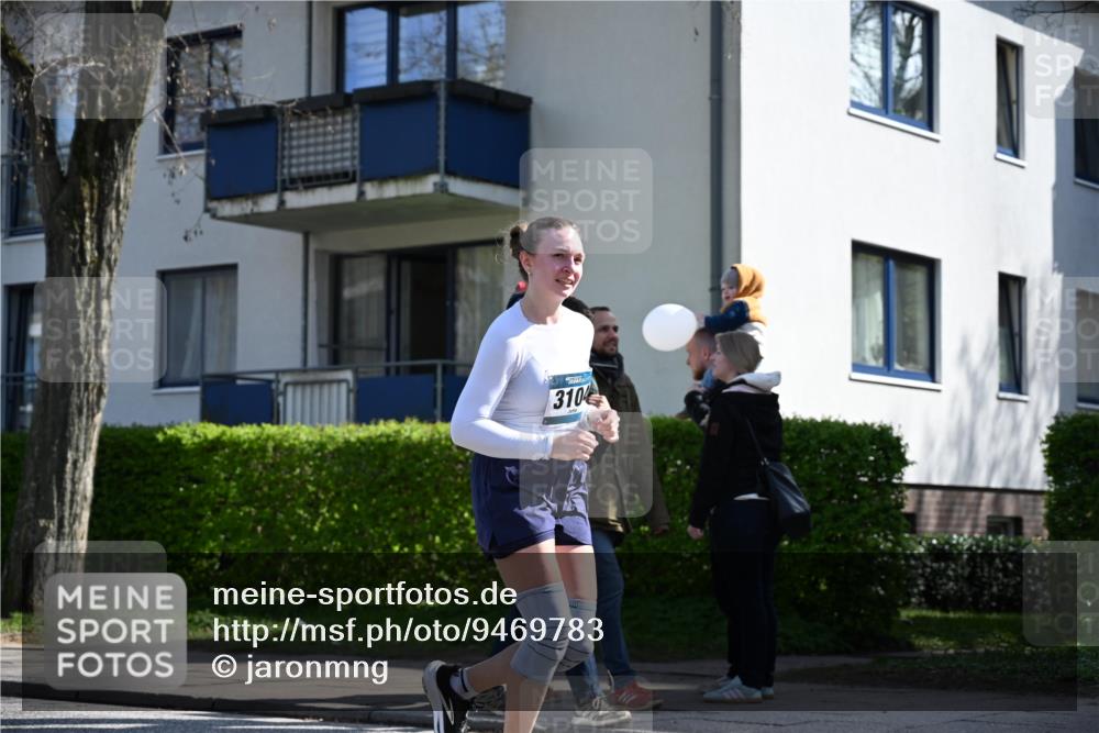 12.04.2026 - 45. Internationalen Wilhelmsburger Insellauf J. Mangold http://msf.ph/oto/9469783 12.04.2026 11:18:38 Ziel 4582, 4586, 2385, 3633, 3096, 3421, 2322, 4148, 4147, 3104, 3104, 4151, 2960, 2471 meine-sportfotos.de
