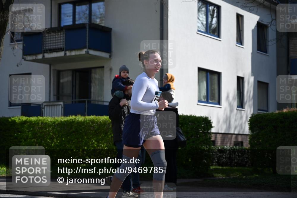 12.04.2026 - 45. Internationalen Wilhelmsburger Insellauf J. Mangold http://msf.ph/oto/9469785 12.04.2026 11:18:38 Ziel 4582, 4586, 2385, 3633, 3096, 3421, 2322, 4148, 4147, 3104, 3104, 4151, 2960, 2471 meine-sportfotos.de