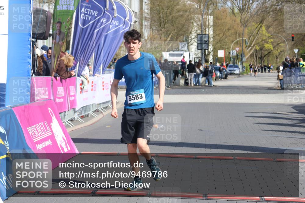 12.04.2026 - 45. Internationalen Wilhelmsburger Insellauf Strokosch-Dieckow http://msf.ph/oto/9469786 12.04.2026 11:24:01 Ziel 2555, 5583 meine-sportfotos.de