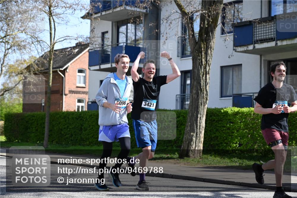 12.04.2026 - 45. Internationalen Wilhelmsburger Insellauf J. Mangold http://msf.ph/oto/9469788 12.04.2026 11:18:39 Ziel 4582, 4586, 2385, 3633, 3096, 3421, 2322, 4148, 4147, 3104, 4151, 2960, 2471 meine-sportfotos.de