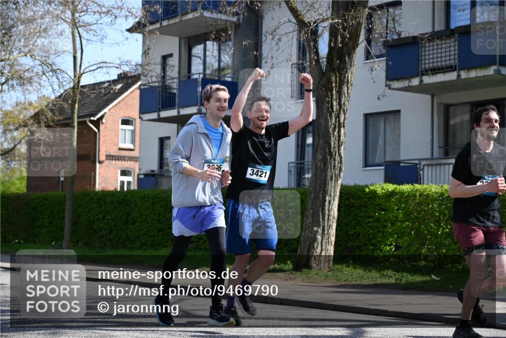 12.04.2026 - 45. Internationalen Wilhelmsburger Insellauf J. Mangold http://msf.ph/oto/9469790 12.04.2026 11:18:39 Ziel 4582, 4586, 2385, 3633, 3096, 3421, 2322, 4148, 4147, 3104, 4151, 2960, 2471 meine-sportfotos.de