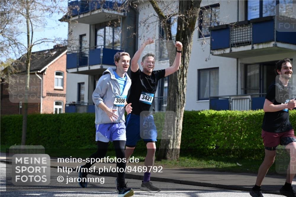 12.04.2026 - 45. Internationalen Wilhelmsburger Insellauf J. Mangold http://msf.ph/oto/9469792 12.04.2026 11:18:39 Ziel 4582, 4586, 2385, 3633, 3096, 3421, 2322, 4148, 4147, 3104, 4151, 2960, 2471 meine-sportfotos.de