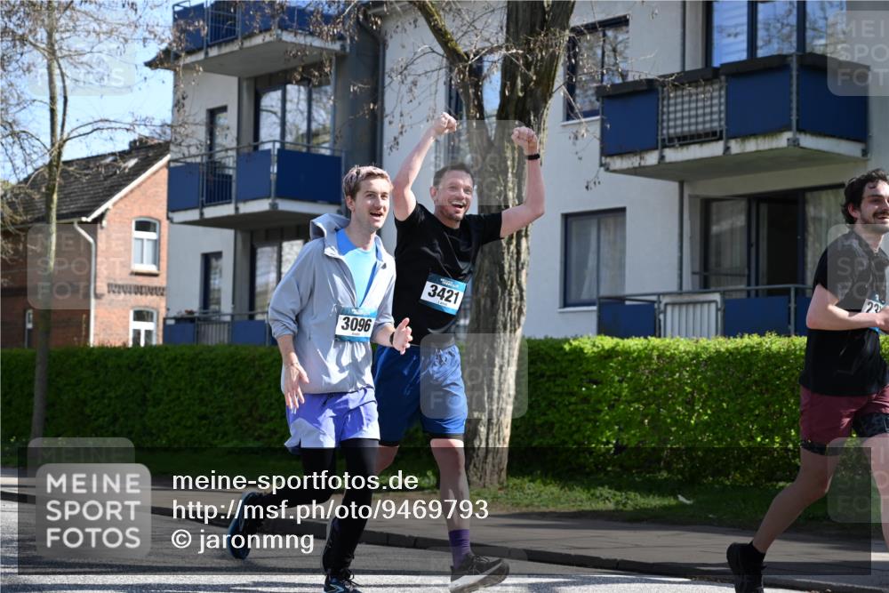 12.04.2026 - 45. Internationalen Wilhelmsburger Insellauf J. Mangold http://msf.ph/oto/9469793 12.04.2026 11:18:40 Ziel 2385, 3633, 3096, 3421, 2322, 4148, 4147, 3104, 4151, 2960, 2471 meine-sportfotos.de