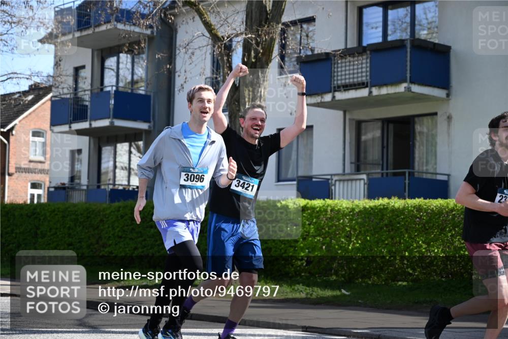 12.04.2026 - 45. Internationalen Wilhelmsburger Insellauf J. Mangold http://msf.ph/oto/9469797 12.04.2026 11:18:40 Ziel 2385, 3633, 3096, 3421, 2322, 4148, 4147, 3104, 4151, 2960, 2471 meine-sportfotos.de