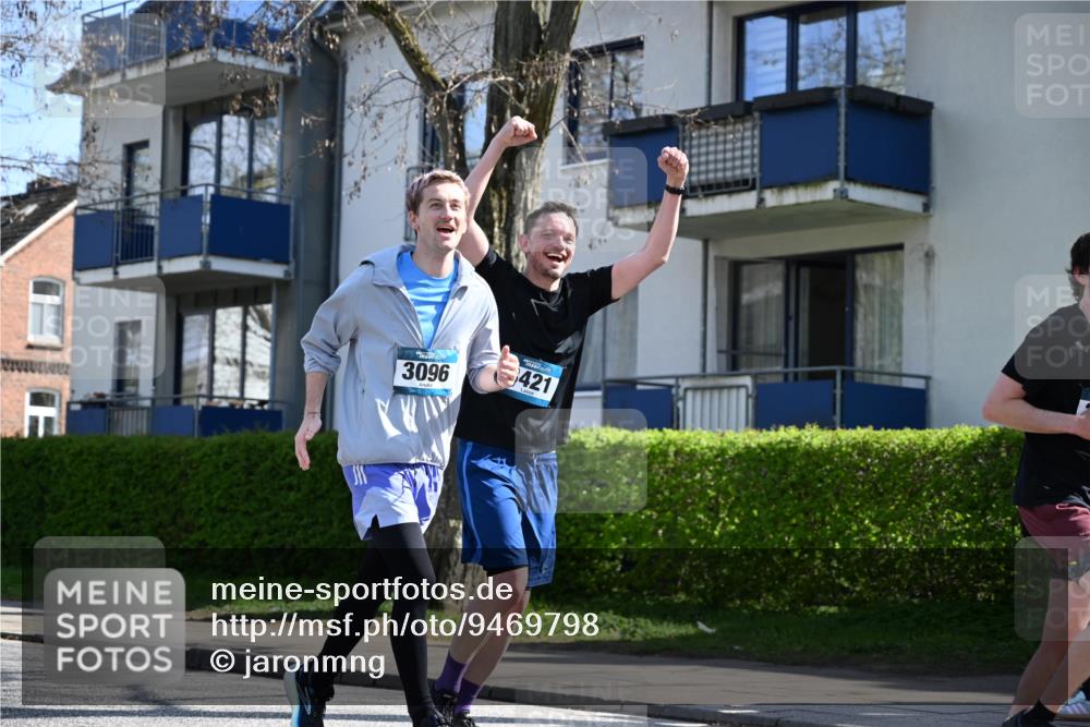 12.04.2026 - 45. Internationalen Wilhelmsburger Insellauf J. Mangold http://msf.ph/oto/9469798 12.04.2026 11:18:40 Ziel 2385, 3633, 3096, 3421, 2322, 4148, 4147, 3104, 4151, 2960, 2471 meine-sportfotos.de