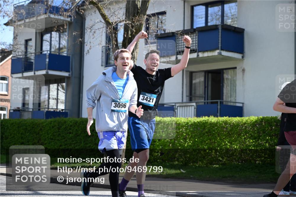12.04.2026 - 45. Internationalen Wilhelmsburger Insellauf J. Mangold http://msf.ph/oto/9469799 12.04.2026 11:18:40 Ziel 2385, 3633, 3096, 3421, 2322, 4148, 4147, 3104, 4151, 2960, 2471 meine-sportfotos.de