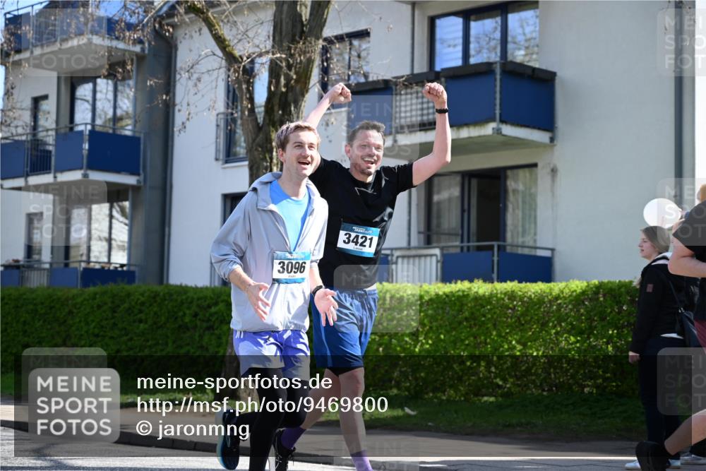 12.04.2026 - 45. Internationalen Wilhelmsburger Insellauf J. Mangold http://msf.ph/oto/9469800 12.04.2026 11:18:40 Ziel 2385, 3633, 3096, 3421, 2322, 4148, 4147, 3104, 4151, 2960, 2471 meine-sportfotos.de