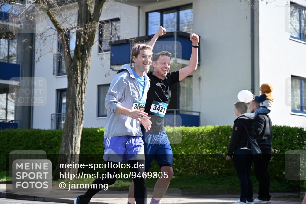 12.04.2026 - 45. Internationalen Wilhelmsburger Insellauf J. Mangold http://msf.ph/oto/9469805 12.04.2026 11:18:40 Ziel 2385, 3633, 3096, 3421, 2322, 4148, 4147, 3104, 4151, 2960, 2471 meine-sportfotos.de