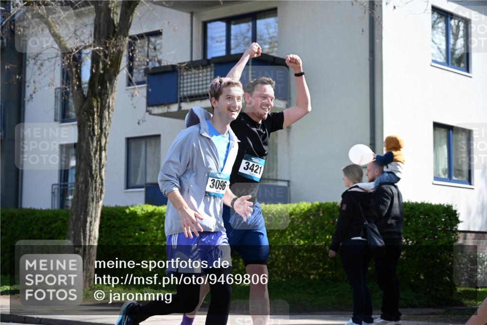 12.04.2026 - 45. Internationalen Wilhelmsburger Insellauf J. Mangold http://msf.ph/oto/9469806 12.04.2026 11:18:40 Ziel 2385, 3633, 3096, 3421, 2322, 4148, 4147, 3104, 4151, 2960, 2471 meine-sportfotos.de