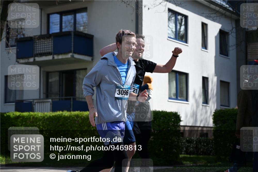 12.04.2026 - 45. Internationalen Wilhelmsburger Insellauf J. Mangold http://msf.ph/oto/9469813 12.04.2026 11:18:41 Ziel 2385, 3633, 3096, 3421, 2322, 4148, 4147, 3104, 4151, 4151, 2960, 2471 meine-sportfotos.de