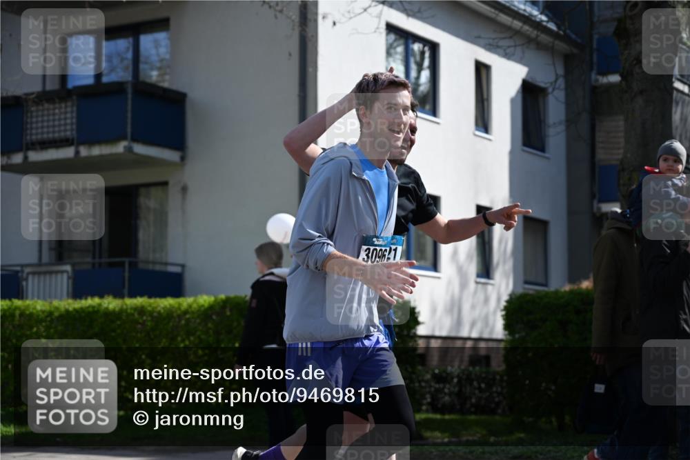 12.04.2026 - 45. Internationalen Wilhelmsburger Insellauf J. Mangold http://msf.ph/oto/9469815 12.04.2026 11:18:41 Ziel 2385, 3633, 3096, 3421, 2322, 4148, 4147, 3104, 4151, 4151, 2960, 2471 meine-sportfotos.de