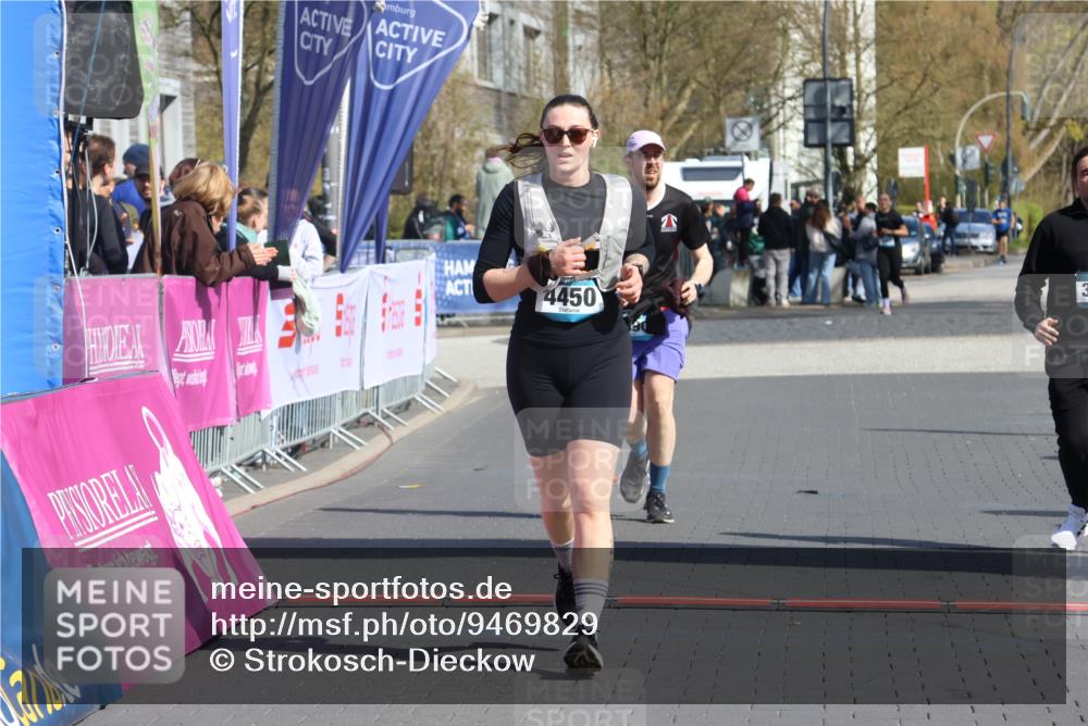 12.04.2026 - 45. Internationalen Wilhelmsburger Insellauf Strokosch-Dieckow http://msf.ph/oto/9469829 12.04.2026 11:24:45 Ziel 4450, 3719, 3690 meine-sportfotos.de