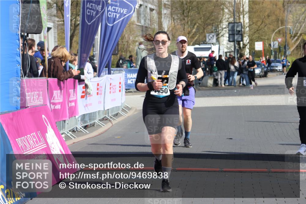 12.04.2026 - 45. Internationalen Wilhelmsburger Insellauf Strokosch-Dieckow http://msf.ph/oto/9469838 12.04.2026 11:24:45 Ziel 4450, 3719, 3690 meine-sportfotos.de