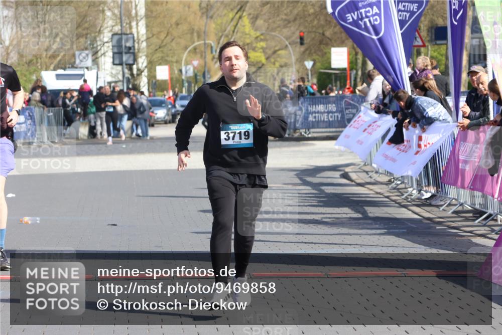 12.04.2026 - 45. Internationalen Wilhelmsburger Insellauf Strokosch-Dieckow http://msf.ph/oto/9469858 12.04.2026 11:24:47 Ziel 4450, 3719, 3690 meine-sportfotos.de