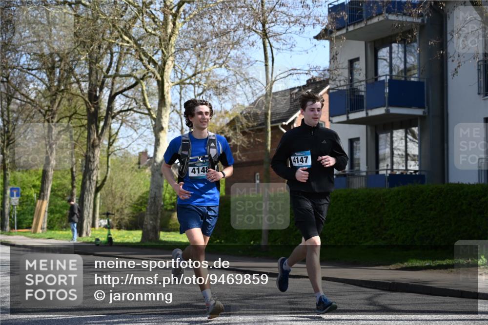 12.04.2026 - 45. Internationalen Wilhelmsburger Insellauf J. Mangold http://msf.ph/oto/9469859 12.04.2026 11:18:44 Ziel 3633, 3096, 3421, 2322, 4148, 4147, 3104, 4151, 2960, 2471, 2226, 5571 meine-sportfotos.de