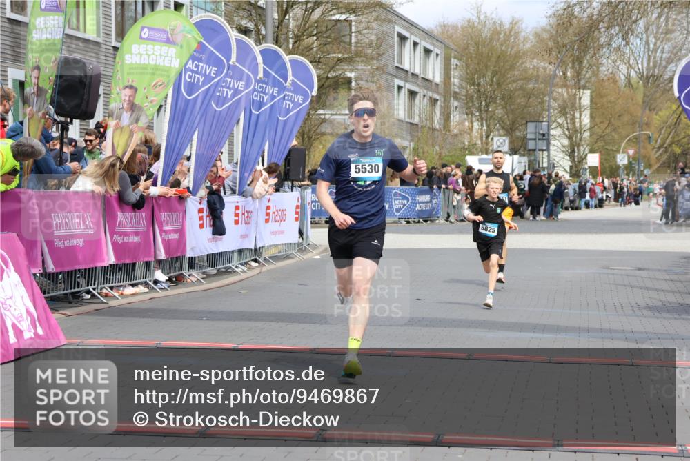 12.04.2026 - 45. Internationalen Wilhelmsburger Insellauf Strokosch-Dieckow http://msf.ph/oto/9469867 12.04.2026 12:51:15 Ziel 5530, 5825, 5411 meine-sportfotos.de