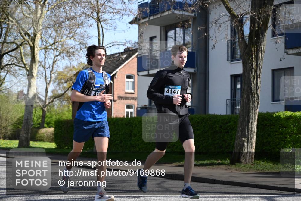 12.04.2026 - 45. Internationalen Wilhelmsburger Insellauf J. Mangold http://msf.ph/oto/9469868 12.04.2026 11:18:44 Ziel 3633, 3096, 3421, 2322, 4148, 4147, 3104, 4151, 2960, 2471, 2226, 5571 meine-sportfotos.de