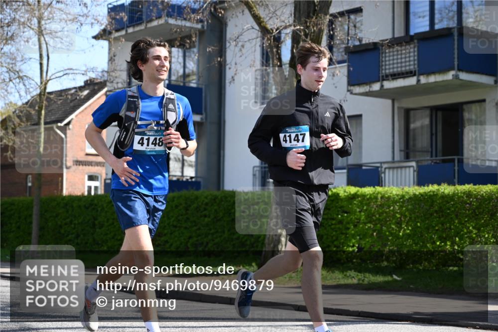 12.04.2026 - 45. Internationalen Wilhelmsburger Insellauf J. Mangold http://msf.ph/oto/9469879 12.04.2026 11:18:45 Ziel 3633, 3096, 3421, 2322, 4148, 4147, 3104, 4151, 2960, 2471, 2226, 5571 meine-sportfotos.de