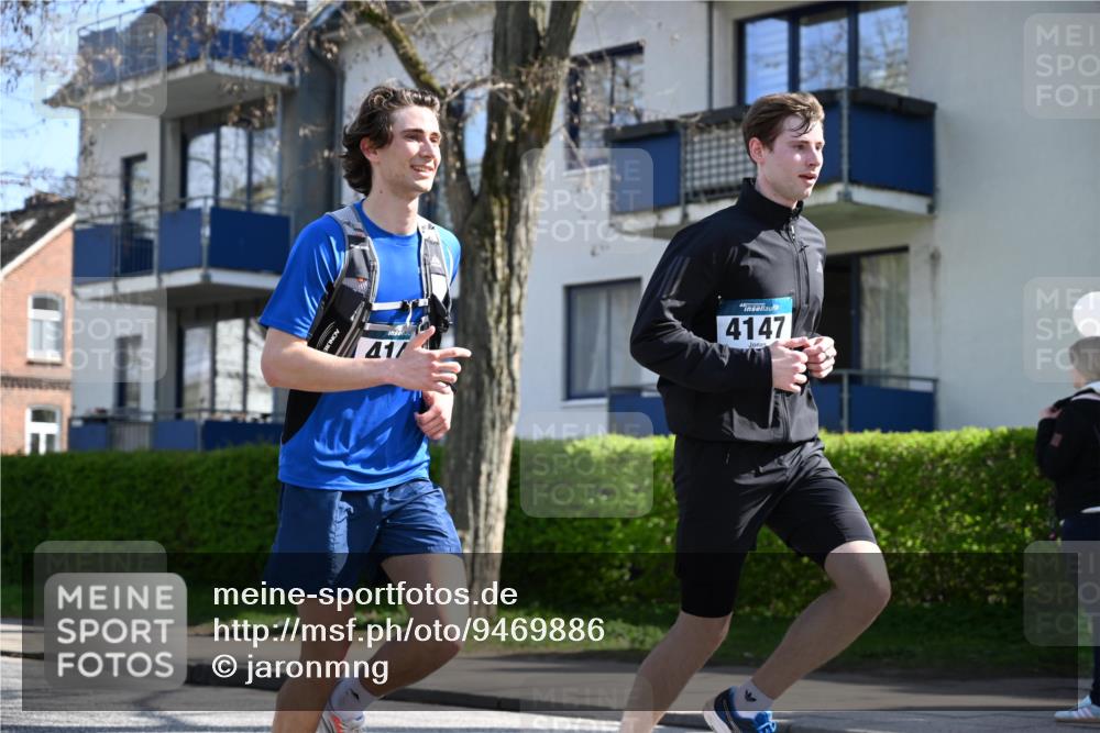 12.04.2026 - 45. Internationalen Wilhelmsburger Insellauf J. Mangold http://msf.ph/oto/9469886 12.04.2026 11:18:45 Ziel 3633, 3096, 3421, 2322, 4148, 4147, 3104, 4151, 2960, 2471, 2226, 5571 meine-sportfotos.de