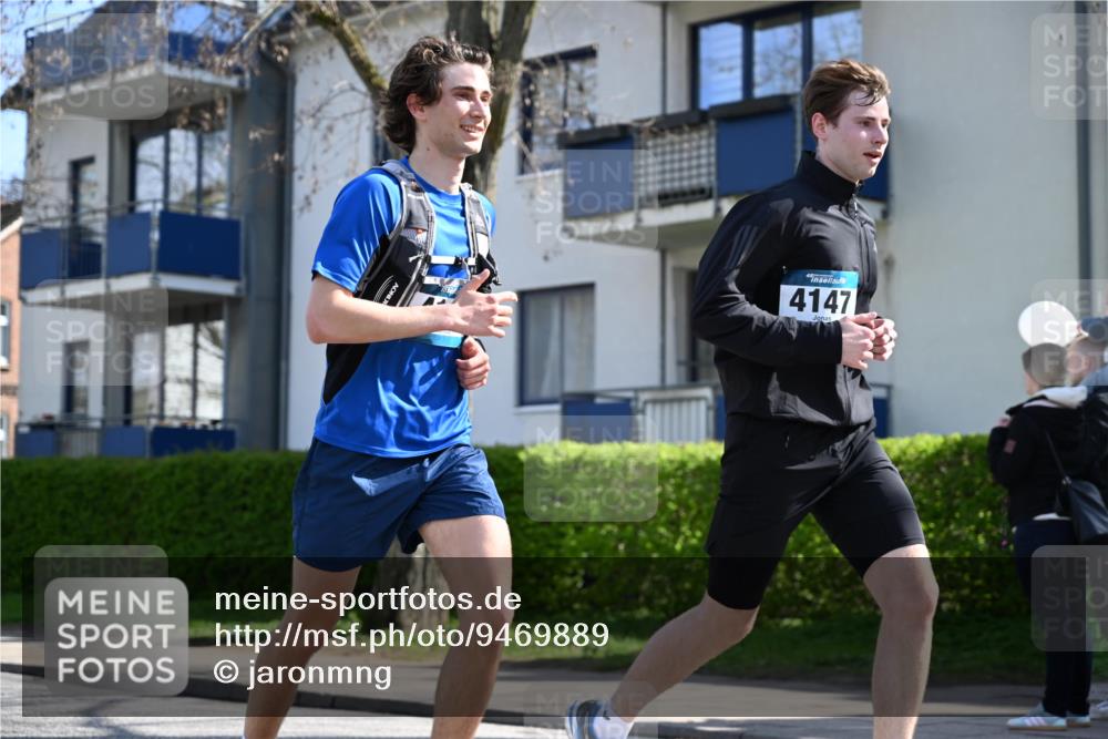 12.04.2026 - 45. Internationalen Wilhelmsburger Insellauf J. Mangold http://msf.ph/oto/9469889 12.04.2026 11:18:45 Ziel 3633, 3096, 3421, 2322, 4148, 4147, 3104, 4151, 2960, 2471, 2226, 5571 meine-sportfotos.de