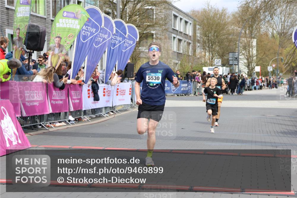 12.04.2026 - 45. Internationalen Wilhelmsburger Insellauf Strokosch-Dieckow http://msf.ph/oto/9469899 12.04.2026 12:51:15 Ziel 5530, 5825, 5411 meine-sportfotos.de