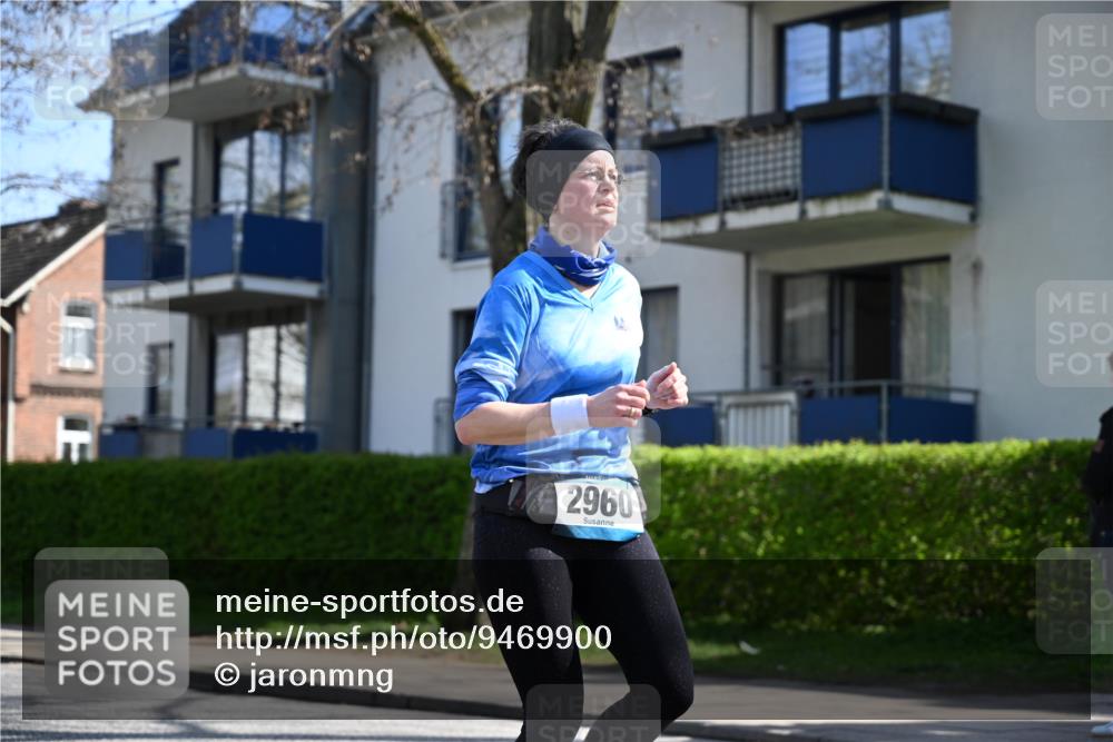 12.04.2026 - 45. Internationalen Wilhelmsburger Insellauf J. Mangold http://msf.ph/oto/9469900 12.04.2026 11:18:55 Ziel 3421, 2322, 4148, 4147, 3104, 4151, 2960, 2471, 2226, 2226, 5571, 5035, 4520, 3124, 3123 meine-sportfotos.de