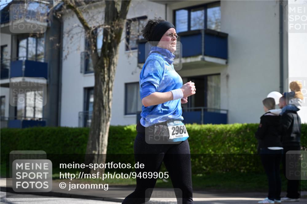 12.04.2026 - 45. Internationalen Wilhelmsburger Insellauf J. Mangold http://msf.ph/oto/9469905 12.04.2026 11:18:55 Ziel 3421, 2322, 4148, 4147, 3104, 4151, 2960, 2471, 2226, 2226, 5571, 5035, 4520, 3124, 3123 meine-sportfotos.de