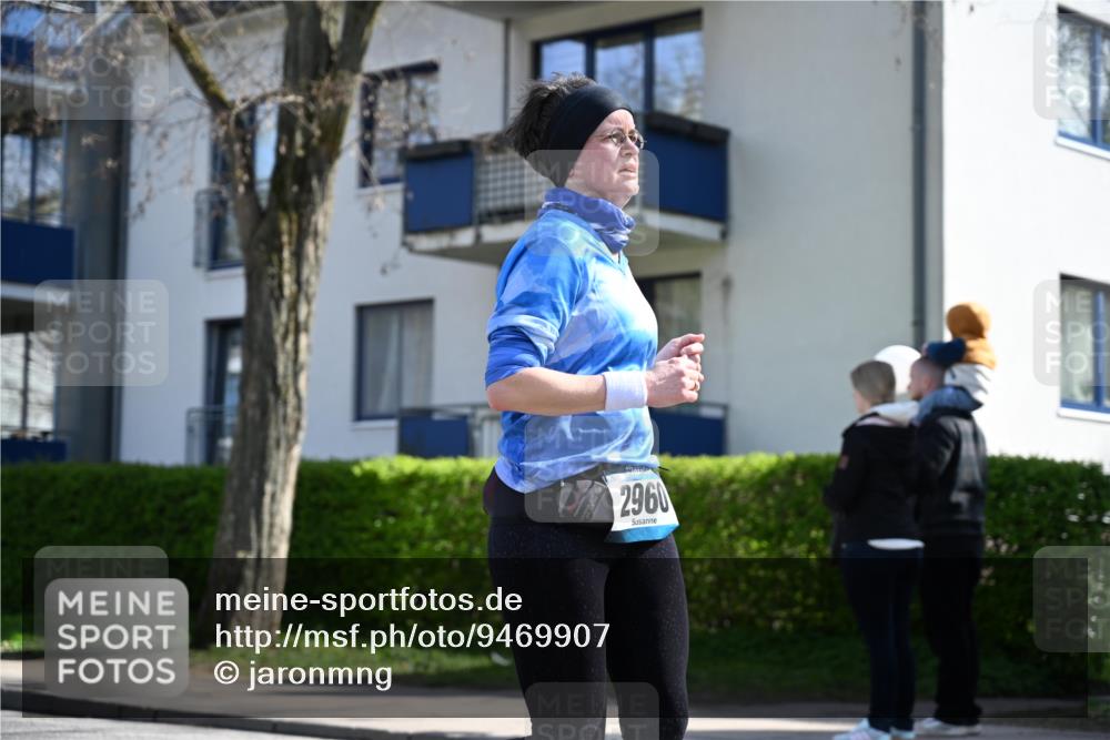 12.04.2026 - 45. Internationalen Wilhelmsburger Insellauf J. Mangold http://msf.ph/oto/9469907 12.04.2026 11:18:55 Ziel 3421, 2322, 4148, 4147, 3104, 4151, 2960, 2471, 2226, 2226, 5571, 5035, 4520, 3124, 3123 meine-sportfotos.de