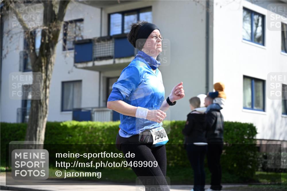 12.04.2026 - 45. Internationalen Wilhelmsburger Insellauf J. Mangold http://msf.ph/oto/9469909 12.04.2026 11:18:55 Ziel 3421, 2322, 4148, 4147, 3104, 4151, 2960, 2471, 2226, 2226, 5571, 5035, 4520, 3124, 3123 meine-sportfotos.de
