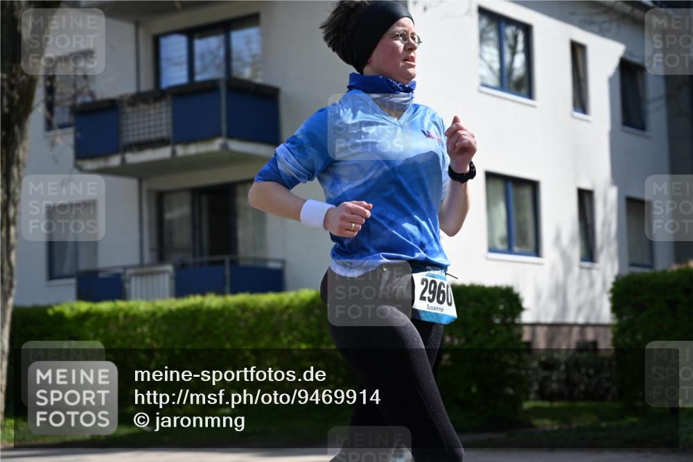 12.04.2026 - 45. Internationalen Wilhelmsburger Insellauf J. Mangold http://msf.ph/oto/9469914 12.04.2026 11:18:55 Ziel 3421, 2322, 4148, 4147, 3104, 4151, 2960, 2471, 2226, 2226, 5571, 5035, 4520, 3124, 3123 meine-sportfotos.de