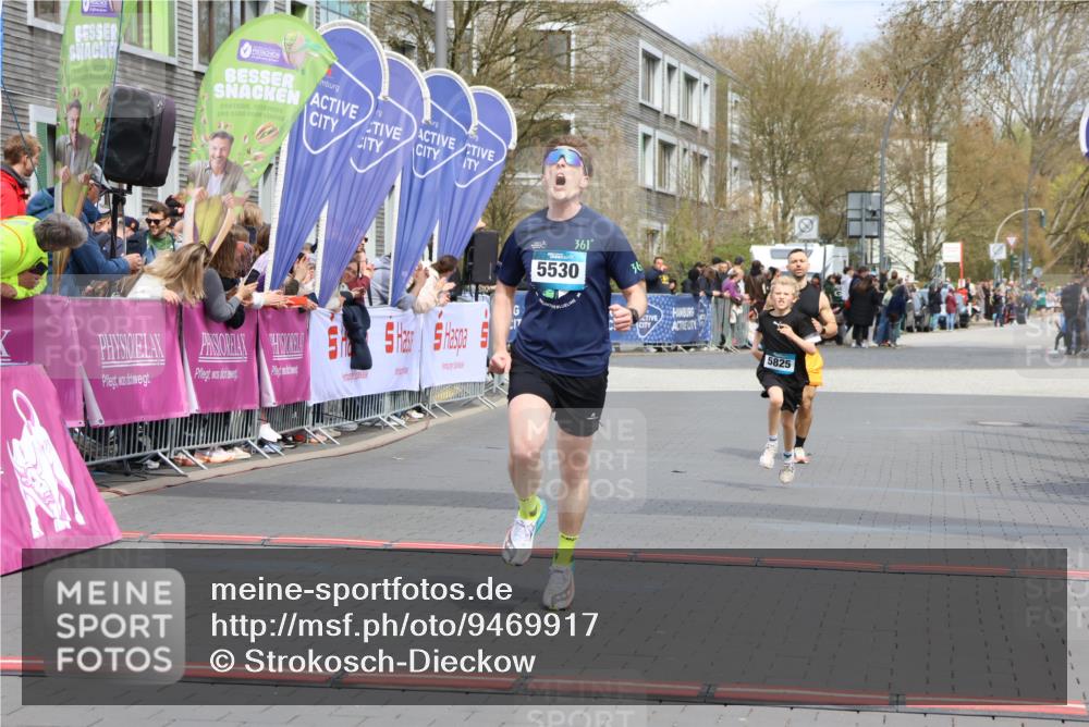 12.04.2026 - 45. Internationalen Wilhelmsburger Insellauf Strokosch-Dieckow http://msf.ph/oto/9469917 12.04.2026 12:51:15 Ziel 5530, 5825, 5411 meine-sportfotos.de