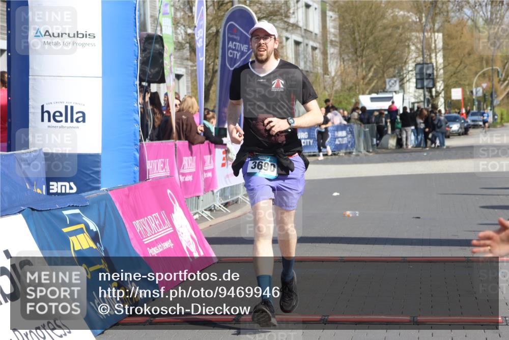 12.04.2026 - 45. Internationalen Wilhelmsburger Insellauf Strokosch-Dieckow http://msf.ph/oto/9469946 12.04.2026 11:24:49 Ziel 4450, 3719, 3690 meine-sportfotos.de