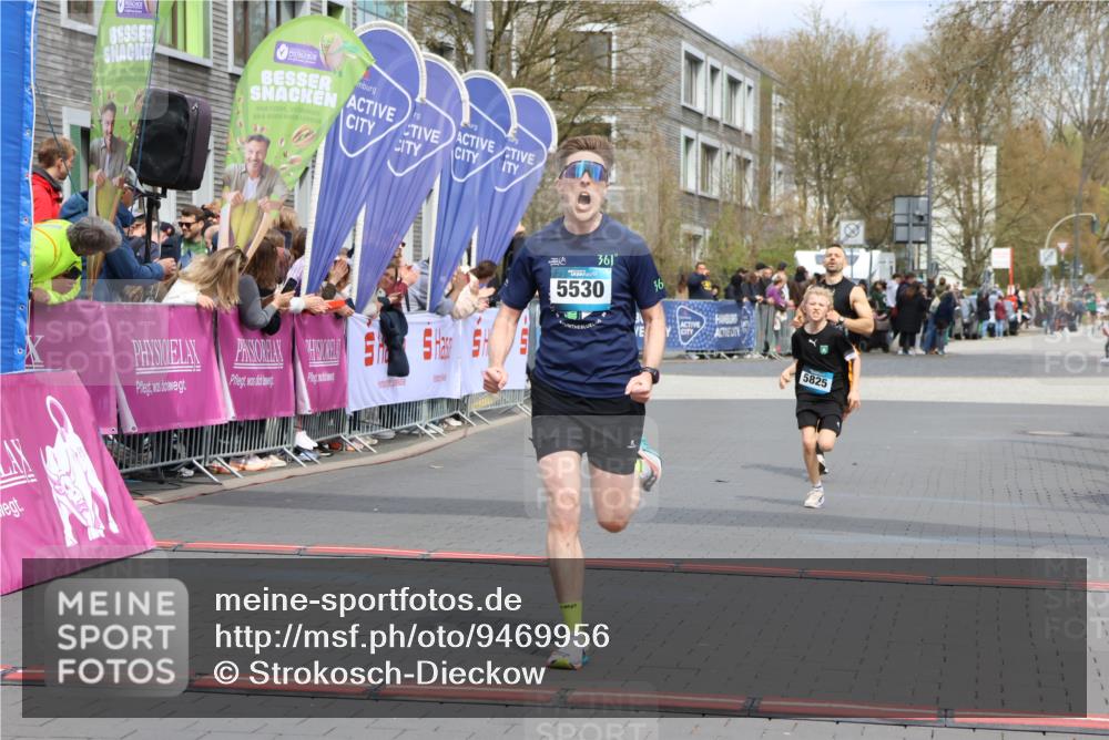 12.04.2026 - 45. Internationalen Wilhelmsburger Insellauf Strokosch-Dieckow http://msf.ph/oto/9469956 12.04.2026 12:51:16 Ziel 5530, 5825, 5411 meine-sportfotos.de
