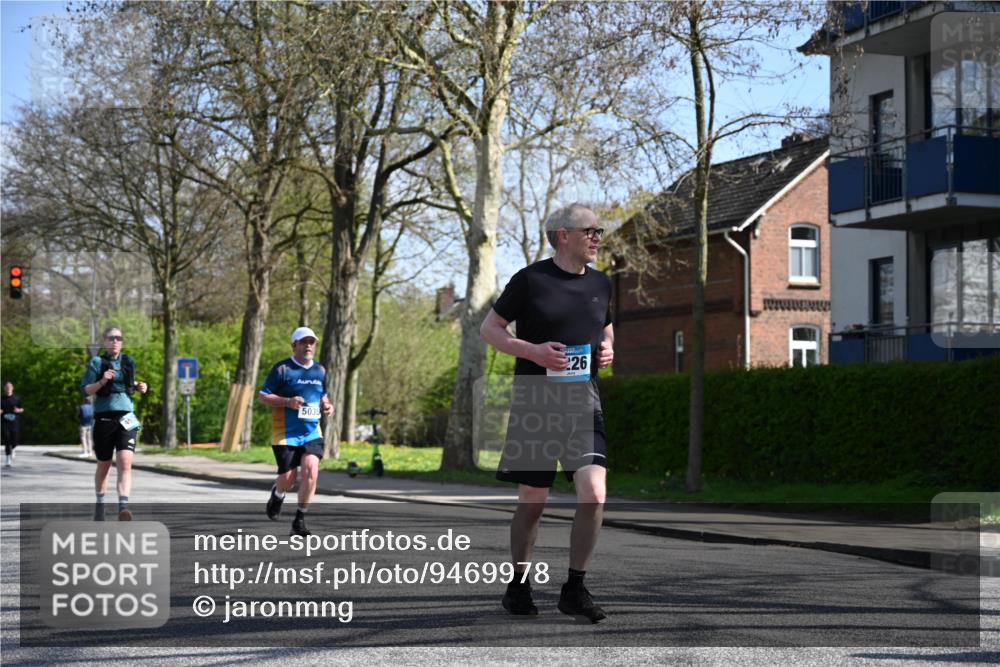 12.04.2026 - 45. Internationalen Wilhelmsburger Insellauf J. Mangold http://msf.ph/oto/9469978 12.04.2026 11:19:12 Ziel 2471, 2226, 5571, 5035, 4520, 3124, 3123, 2581, 2581, 2788, 4614 meine-sportfotos.de