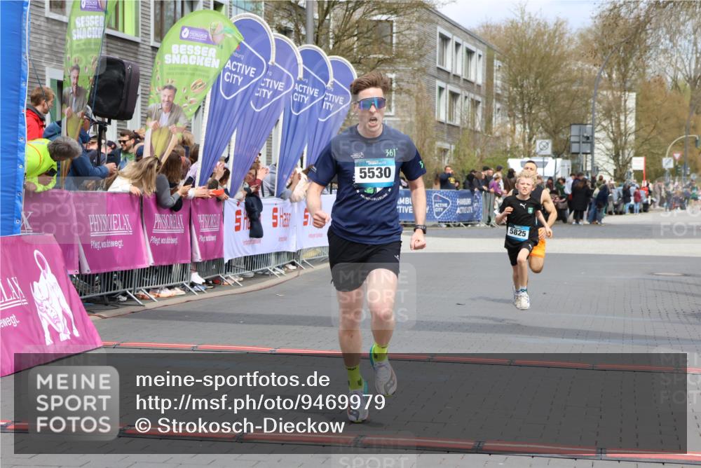 12.04.2026 - 45. Internationalen Wilhelmsburger Insellauf Strokosch-Dieckow http://msf.ph/oto/9469979 12.04.2026 12:51:16 Ziel 5530, 5825, 5411 meine-sportfotos.de