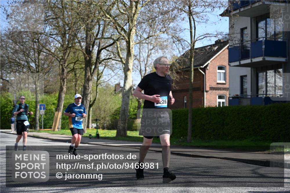 12.04.2026 - 45. Internationalen Wilhelmsburger Insellauf J. Mangold http://msf.ph/oto/9469981 12.04.2026 11:19:12 Ziel 2471, 2226, 5571, 5035, 4520, 3124, 3123, 2581, 2581, 2788, 4614 meine-sportfotos.de