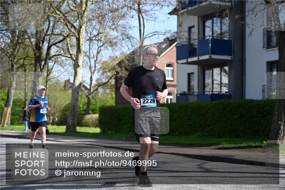 12.04.2026 - 45. Internationalen Wilhelmsburger Insellauf J. Mangold http://msf.ph/oto/9469995 12.04.2026 11:19:13 Ziel 2471, 2226, 5571, 5035, 4520, 4520, 3124, 3123, 2581, 2788, 4614 meine-sportfotos.de