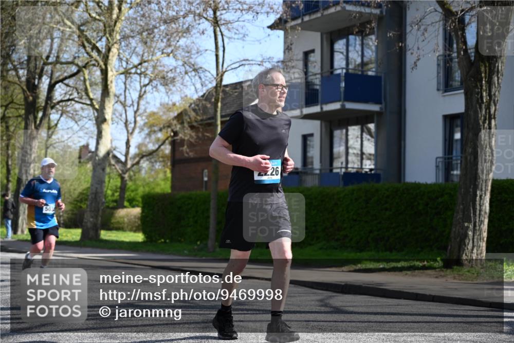 12.04.2026 - 45. Internationalen Wilhelmsburger Insellauf J. Mangold http://msf.ph/oto/9469998 12.04.2026 11:19:13 Ziel 2471, 2226, 5571, 5035, 4520, 4520, 3124, 3123, 2581, 2788, 4614 meine-sportfotos.de