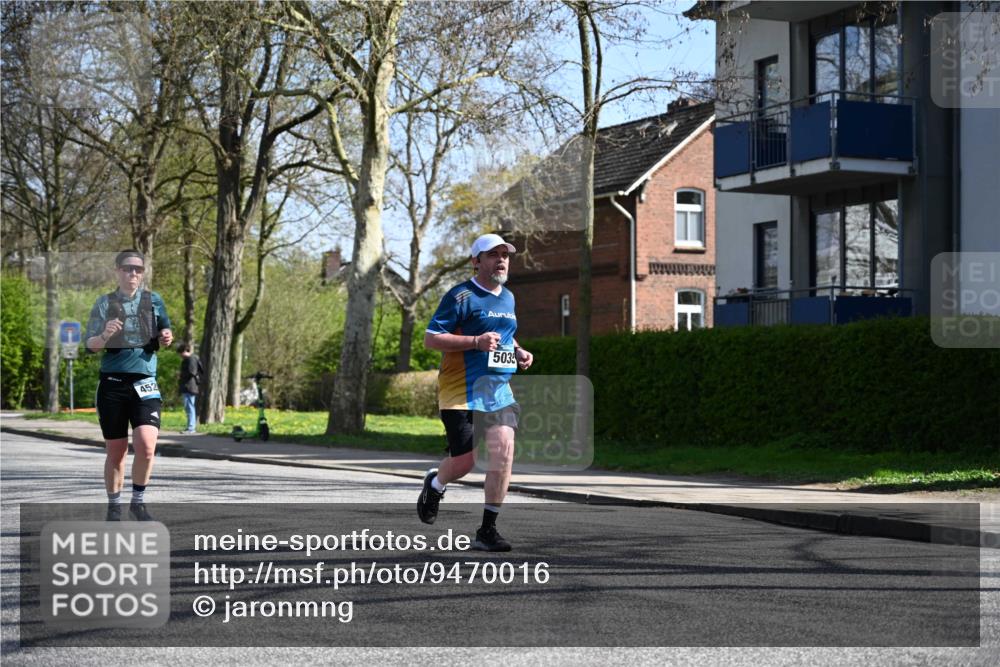 12.04.2026 - 45. Internationalen Wilhelmsburger Insellauf J. Mangold http://msf.ph/oto/9470016 12.04.2026 11:19:14 Ziel 2471, 2226, 5571, 5035, 4520, 3124, 3123, 2581, 2788, 4614 meine-sportfotos.de