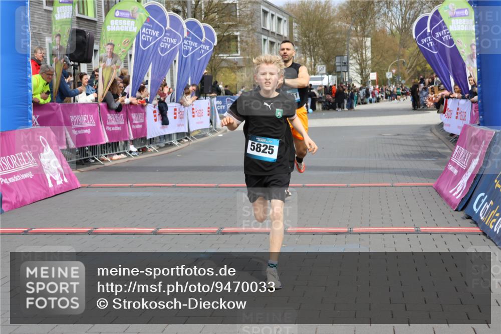 12.04.2026 - 45. Internationalen Wilhelmsburger Insellauf Strokosch-Dieckow http://msf.ph/oto/9470033 12.04.2026 12:51:19 Ziel 5530, 5825, 5411 meine-sportfotos.de