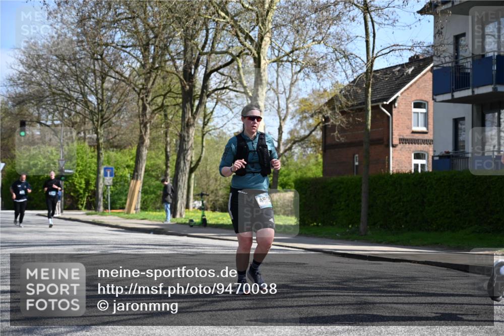 12.04.2026 - 45. Internationalen Wilhelmsburger Insellauf J. Mangold http://msf.ph/oto/9470038 12.04.2026 11:19:16 Ziel 2471, 2226, 5571, 5035, 4520, 3124, 3123, 3124, 3123, 2581, 2788, 4614, 2318 meine-sportfotos.de