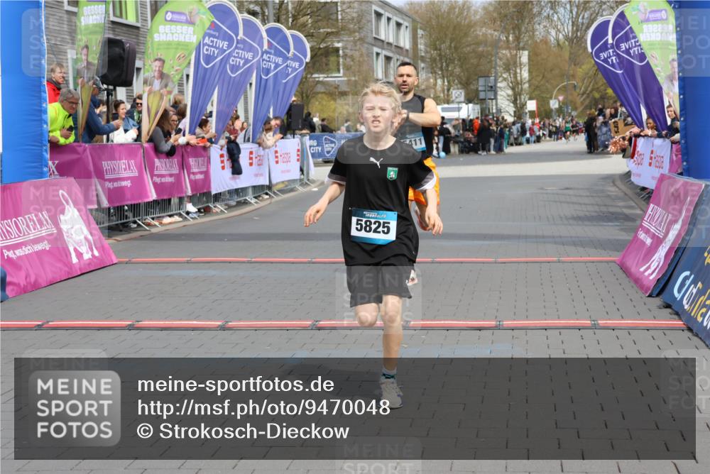 12.04.2026 - 45. Internationalen Wilhelmsburger Insellauf Strokosch-Dieckow http://msf.ph/oto/9470048 12.04.2026 12:51:19 Ziel 5530, 5825, 5411 meine-sportfotos.de