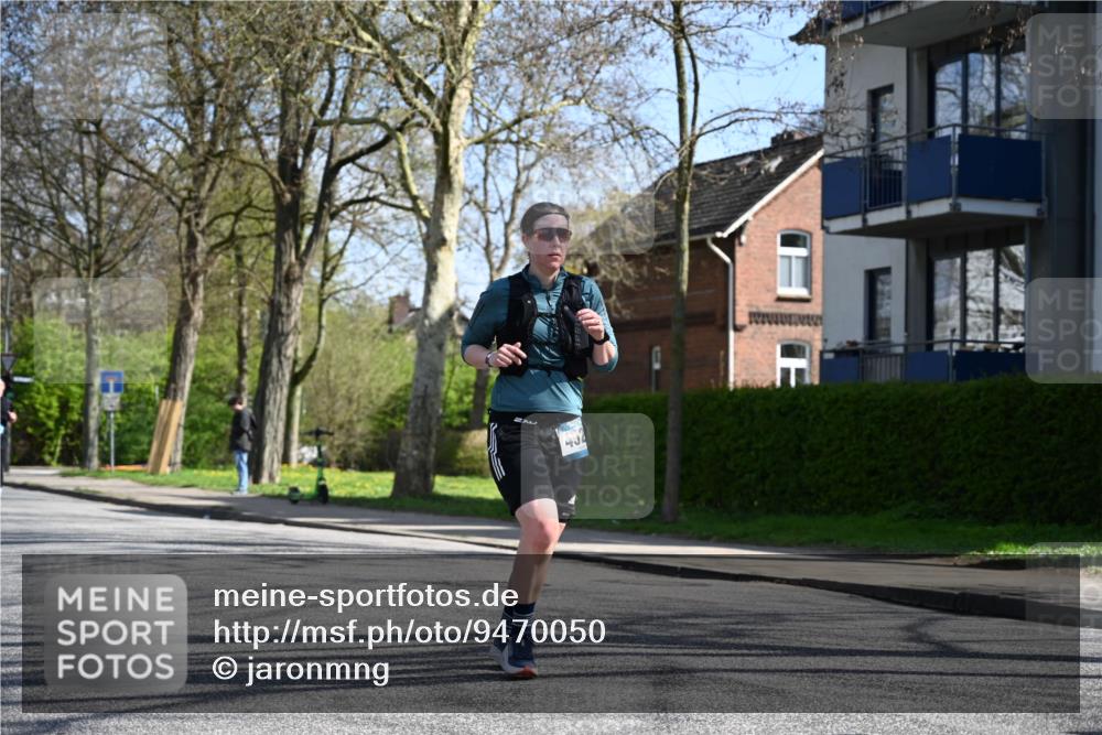 12.04.2026 - 45. Internationalen Wilhelmsburger Insellauf J. Mangold http://msf.ph/oto/9470050 12.04.2026 11:19:16 Ziel 2471, 2226, 5571, 5035, 4520, 3124, 3123, 3124, 3123, 2581, 2788, 4614, 2318 meine-sportfotos.de