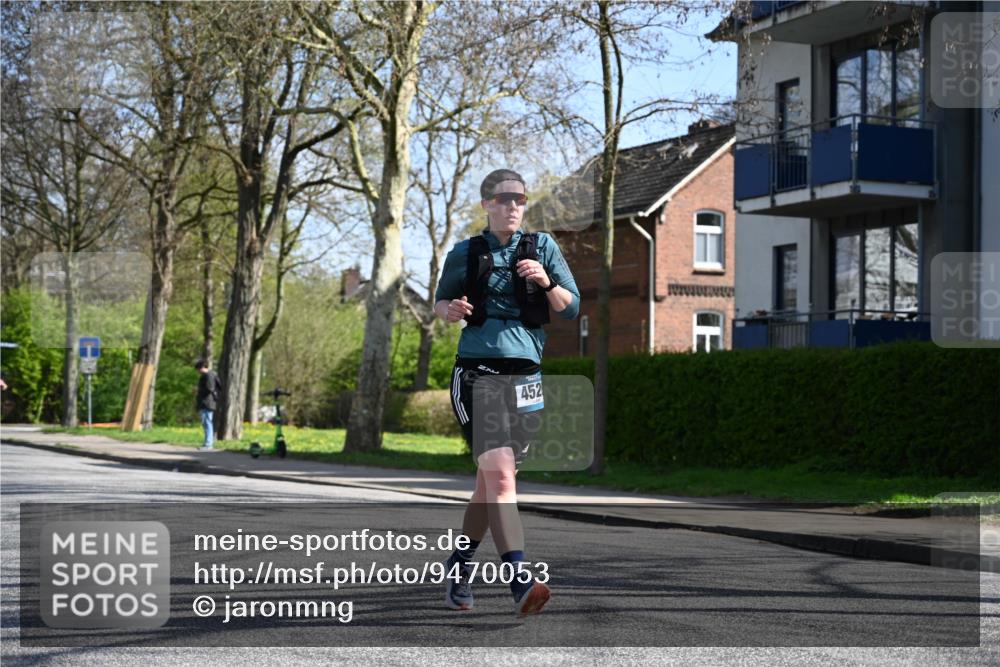12.04.2026 - 45. Internationalen Wilhelmsburger Insellauf J. Mangold http://msf.ph/oto/9470053 12.04.2026 11:19:16 Ziel 2471, 2226, 5571, 5035, 4520, 3124, 3123, 3124, 3123, 2581, 2788, 4614, 2318 meine-sportfotos.de