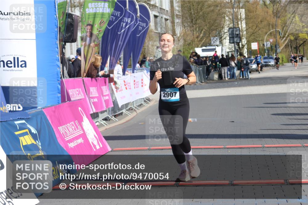 12.04.2026 - 45. Internationalen Wilhelmsburger Insellauf Strokosch-Dieckow http://msf.ph/oto/9470054 12.04.2026 11:25:01 Ziel 2907 meine-sportfotos.de